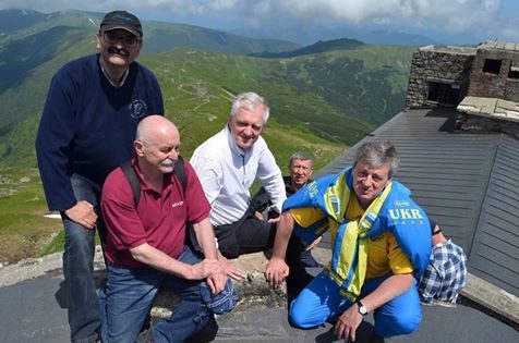 Українські та польські чиновники-освітяни підкорили гору Піп Іван (ФОТОФАКТ)