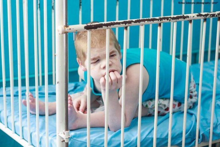 Українська благодійницька мережа звинувачує головного медика області у брехні