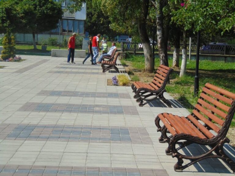 У Долині встановили майже двадцять нових лавок (ФОТО)