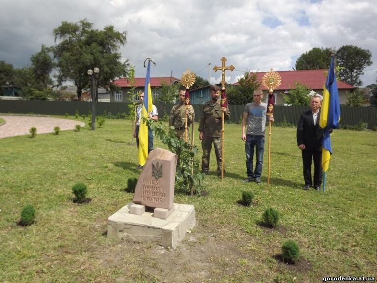 Алею Пам’яті відкрили на Франківщині (ФОТО)