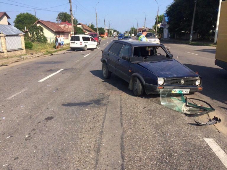 У Коломиї зіткнулися два “Фольксвагени” (ФОТО)