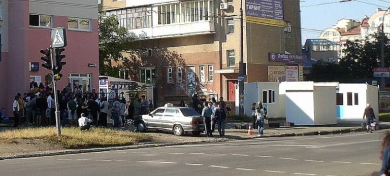 Як гриби після дощу: на Тролейбусній “виросли” ще два незаконні МАФи (ФОТО)