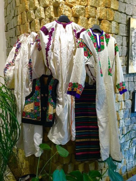 Коломиянка показала українські вишиванки у Парижі (ФОТО)