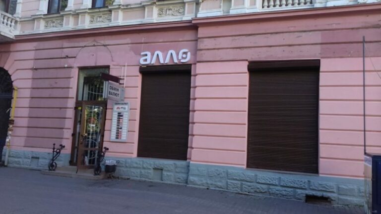 У центрі міста чергова перемога над незаконною рекламою (ФОТОФАКТ)