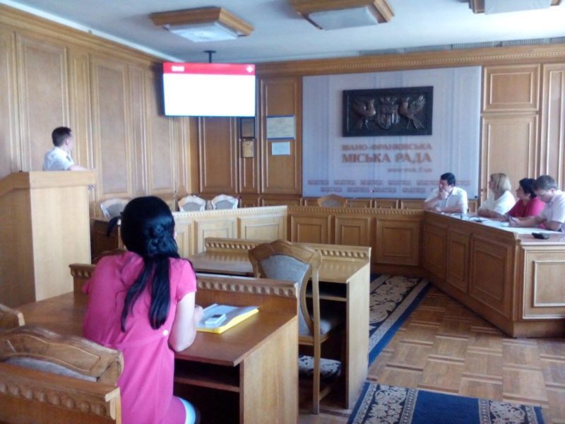 У мерії спілкувалися з бажаючими очолити нову поліклініку №5 і визначили фаворита на посаду