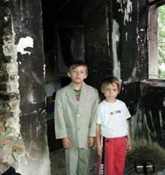 Небайдужих просять допомогти іванофранківцям, у яких згорів дім (ФОТО)