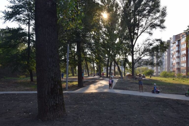 На Пасічній урочисто відкрили сквер “Первоцвіт” (ФОТО)