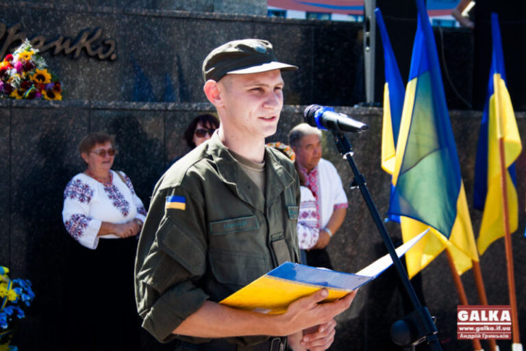 Політики, письменники та військові читали в центрі Франківська поезію Франка (ФОТО,ВІДЕО)