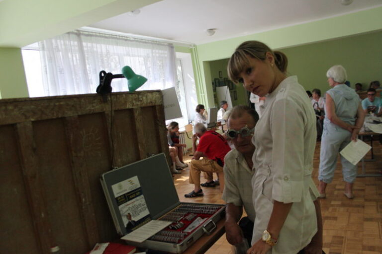 Сотні мешканців БАМу перевірили здоров’я і отримали окуляри для покращення зору (ФОТО)