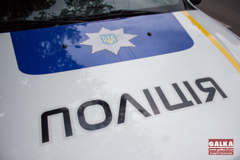 Франківські патрульні затримали чоловіка, який під час конфлікту на дорозі вчинив бійку