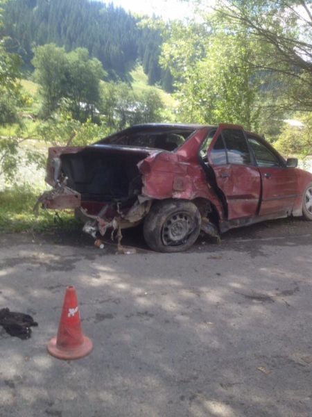 У Верховині розбилося авто (ФОТО)