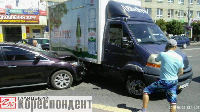 На вулиці Незалежності ДТП (ФОТО)