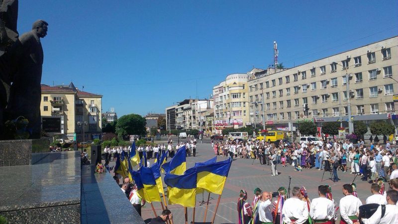 З міністром, піснями та квітами: у Франківську розпочали святкування 160-річниці з Дня народження Івана Франка (ФОТО, ВІДЕО)