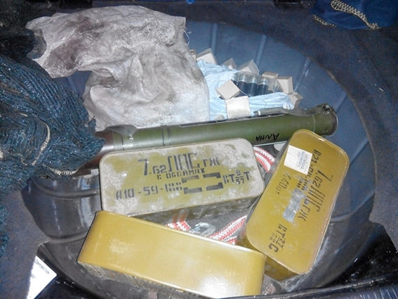 Чотирьох мешканців Івано-Франківська затримали в Дніпропетровській області із арсеналом зброї