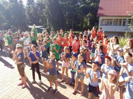 Півсотні дітей-сиріт відпочивають у таборі “Лімниця” (ФОТО)