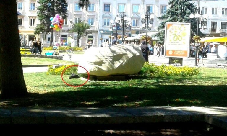 Забутий пакет неподалік Ратуші підняв на вуха поліцейських (ФОТО)