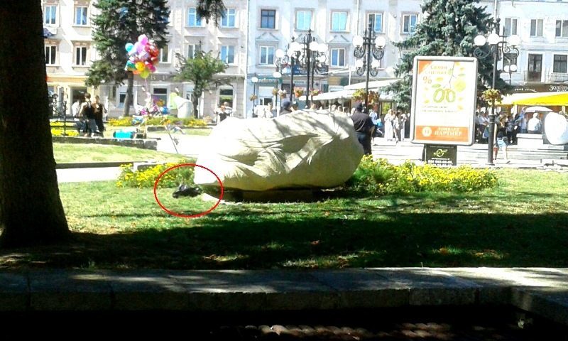 Забутий пакет неподалік Ратуші підняв на вуха поліцейських (ФОТО)
