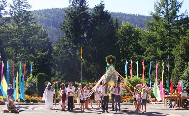 Діти з майже усіх областей країни приїхали на відпочинок до табору “Смерічка” (ФОТО)