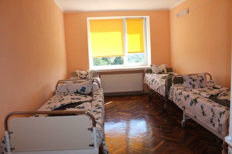 У Тлумацькій лікарні відкрили терапевтичне відділення після ремонту (ФОТО)