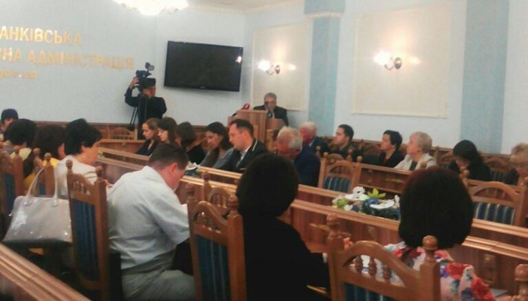 Профспілки та роботодавці області вимагають в уряду переглянути тарифи на комунальні послуги та скасувати субсидії