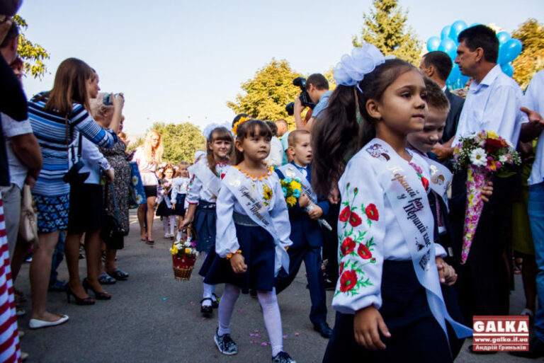 Школа на Пасічній 25-ий раз прийняла “першачків” (ФОТО)
