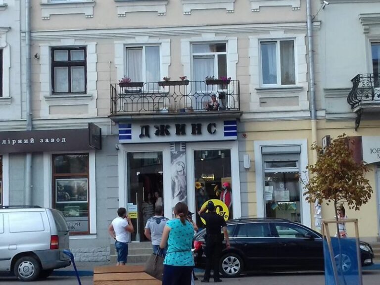 Маленький хлопчик у центрі Франківська спричинив переполох, приїхала поліція (ФОТОФАКТ)
