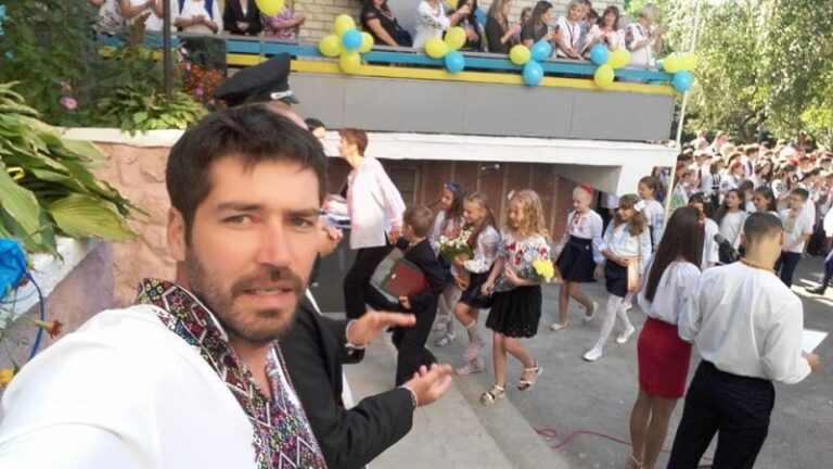 Депутат подарував франківській школі автомат (ФОТОФАКТ)