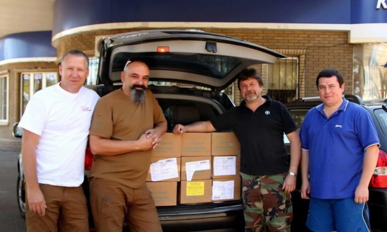 Головний освітянин Франківська у Волновасі передав ліки своєму рятівнику (ФОТОФАКТ)
