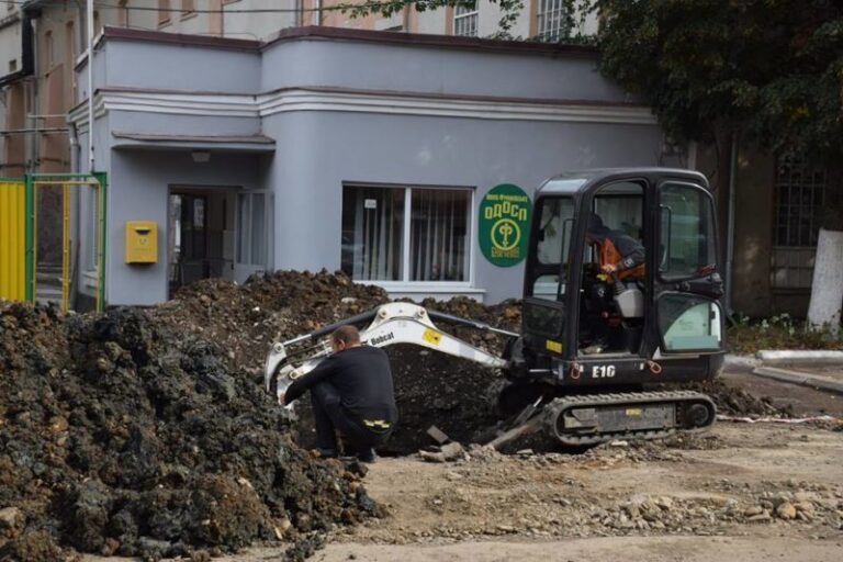 У Франківську тривають підготовчі роботи до капремонту вулиці Княгинин (ФОТО)
