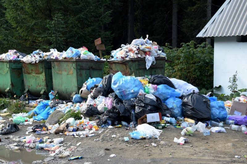 Біля підніжжя Говерли гори сміття – очевидці обурені (ФОТО)