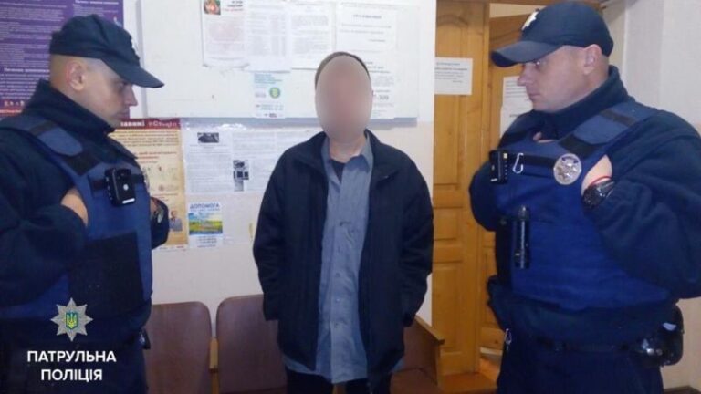У жителя Франківська вилучили 14 пакетиків коноплі (ФОТО)
