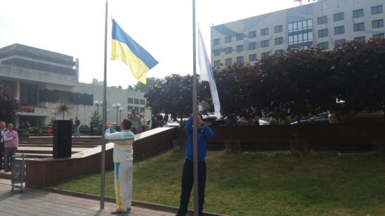 Прапор Паралімпійських ігор здійняли під небом Франківська (ФОТО)