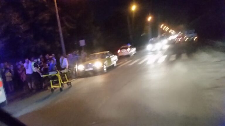 На переході на Довженка під колеса Мерседесу втрапила жінка (ФОТОФАКТ)