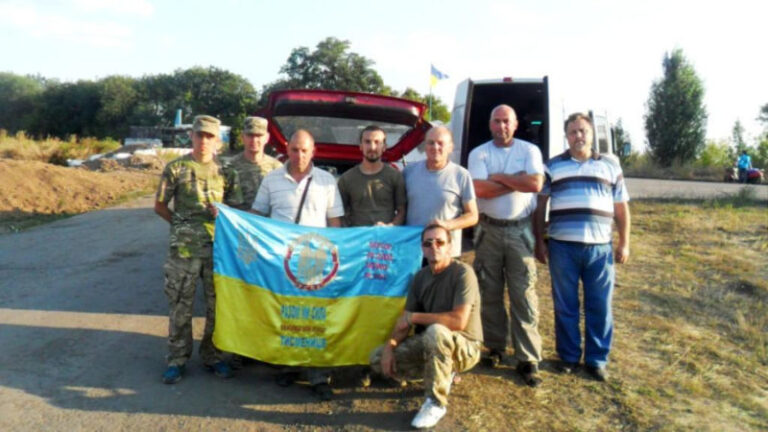 Двадцятитонний домкрат та їжу передали небайдужі прикарпатці в зону АТО (ФОТО)