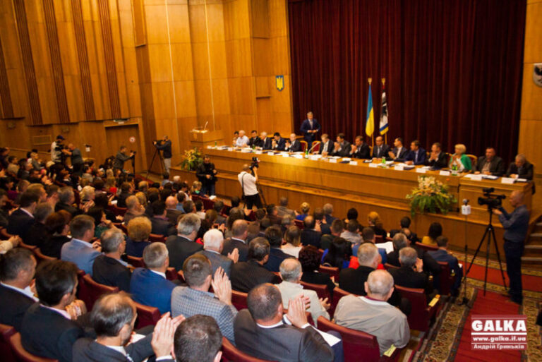 Як у Франківську колегія облдержадміністрації відбувалася (ФОТОРЕПОРТАЖ)