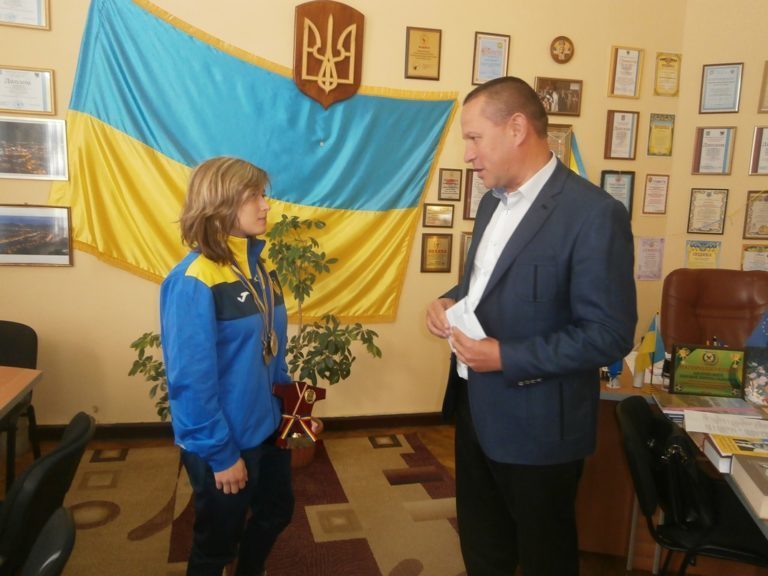 Чемпіонку України з дзюдо нагородили грошовою премією у Надвірній (ФОТО)