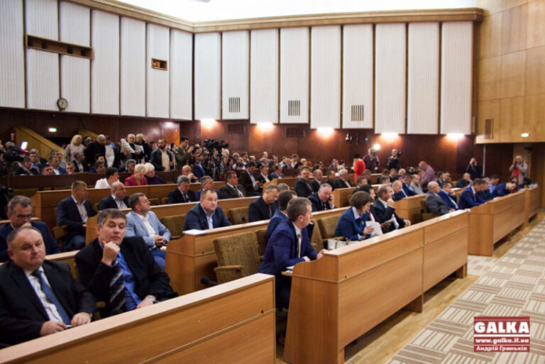Відомо, хто є найбагатшим і найбіднішим  в Івано-Франківській облраді