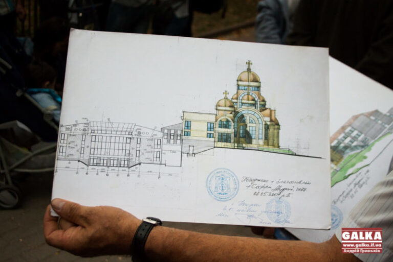 “Ми всі християни, але треба знати межі”. На сесії міськради говорили про будівництво церкви на Валах