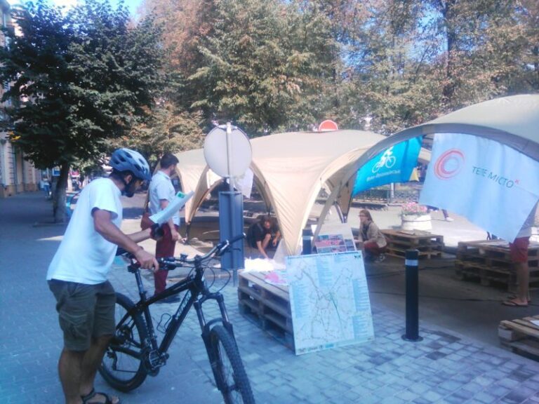 Пішоходи проти автомобілів. У місті розпочався Європейський тиждень мобільності (ФОТО)