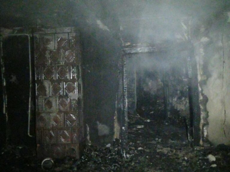 У згорілому будинку в Рибному  знайшли тіло людини (ФОТО)
