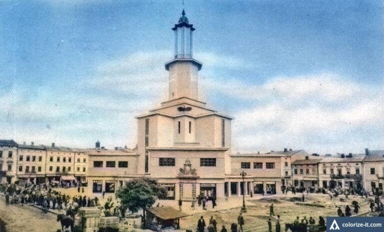 Франківець робить старі світлини міста кольоровими (ФОТО)