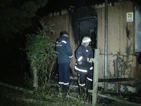 На Івано-Франківщині горіли літня кухня, машина, склад та сміття