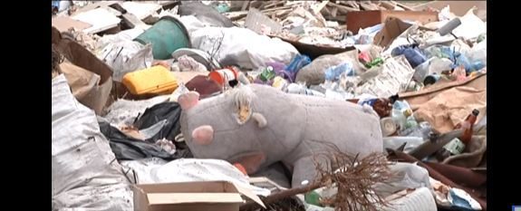 На вулиці Височана утворилося звалище будівельних відходів (ВІДЕО)