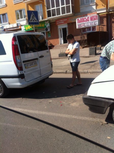 Рух по Вовчинецькій ускладнений через ДТП (ФОТО)