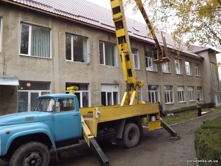 У прикарпатській лікарні замінять сто вікон та перекриють дах (ФОТО)