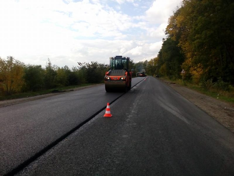 На Прикарпатті триває ремонт дороги державного значення (ФОТО)