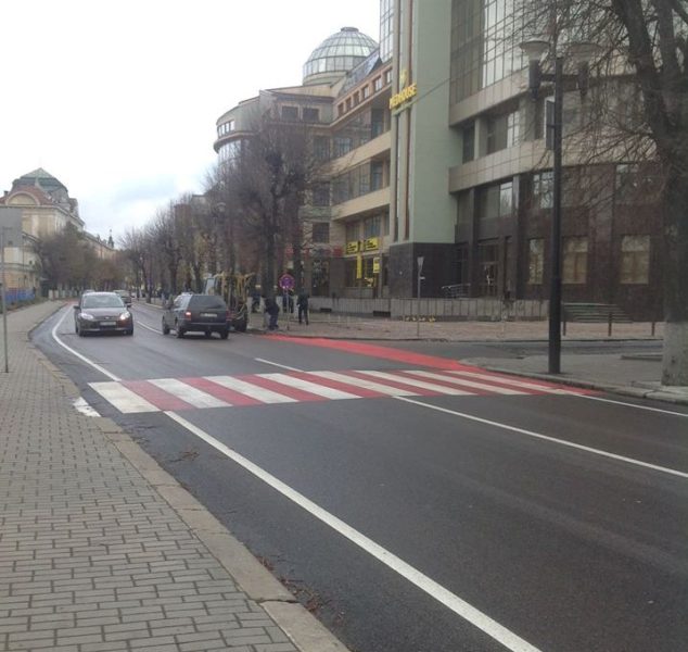 На Грушевського оновили дорожню розмітку (ФОТО)