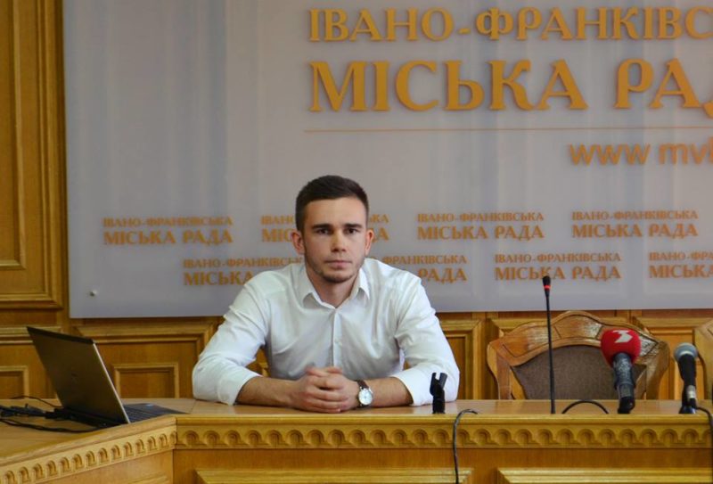 У Франківську молоді люди навчатимуться бути чиновниками