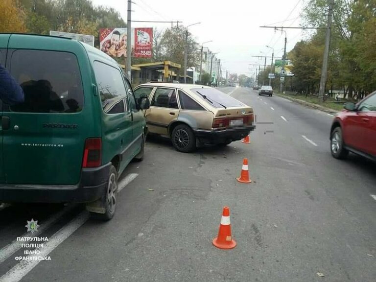 На Галицькій з необережності трапилася ДТП (ФОТОФАКТ)