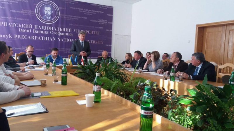 Проекти крісла-ліжка та унікального дерева презентували у Франківську